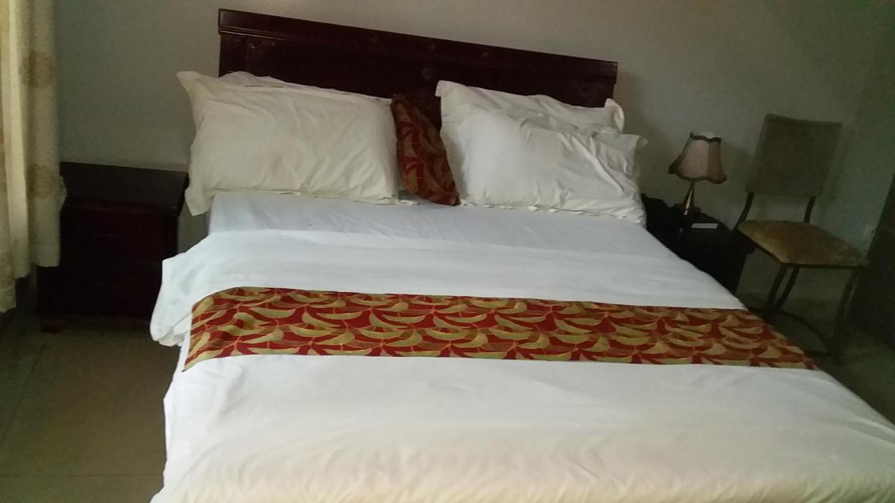 Random Park Hotel Kigali Exterior photo