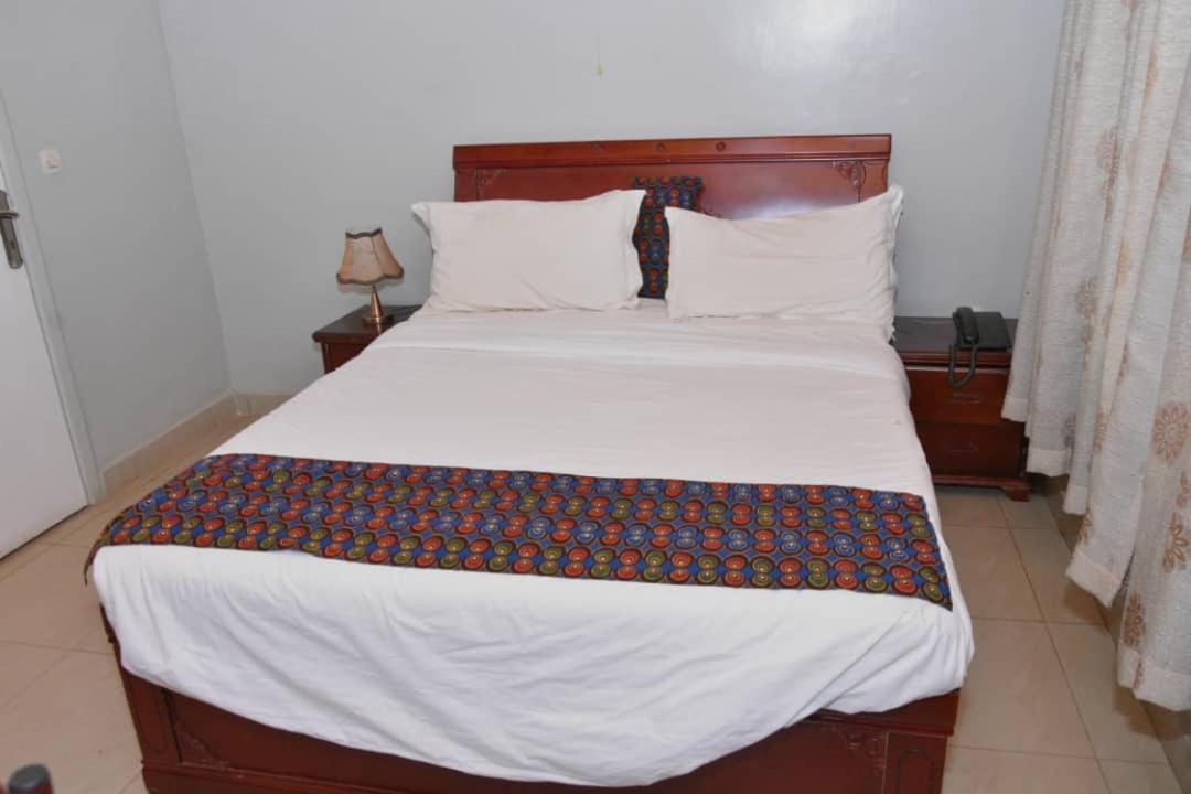 Random Park Hotel Kigali Exterior photo